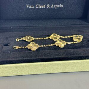 Van Cleef & Arpels Fashion 18k bracelet